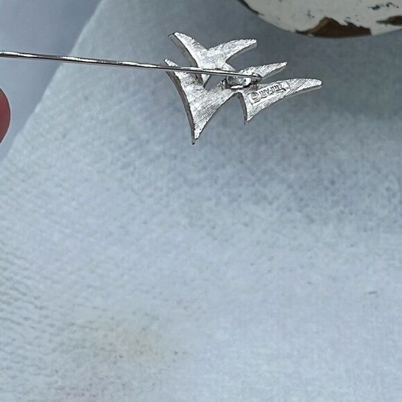 Vintage crown Trifari lapel or stick pin. - Picture 8 of 10